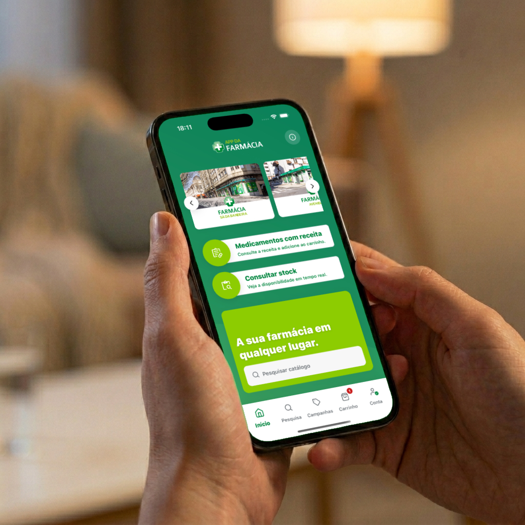 App da Farmácia em uso num telemóvel